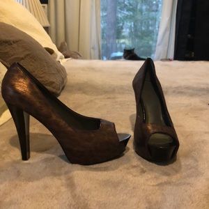 Pelle Moda peep toe pumps